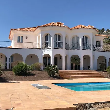 El Leon Blanco Villa *