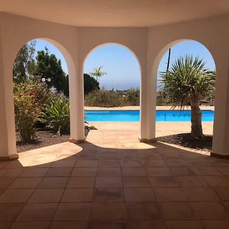 El Leon Blanco San Bartolome de Tirajana (Gran Canaria)